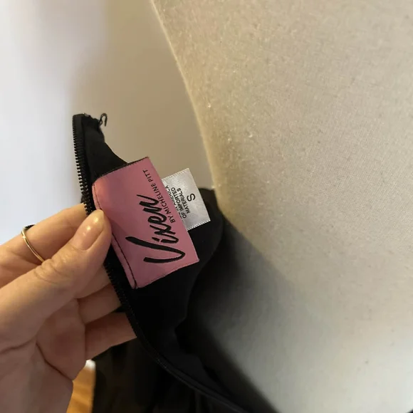 Vixen Micheline Pitt Black Long Sleeve Dress with Belt - Picture 9 of 9